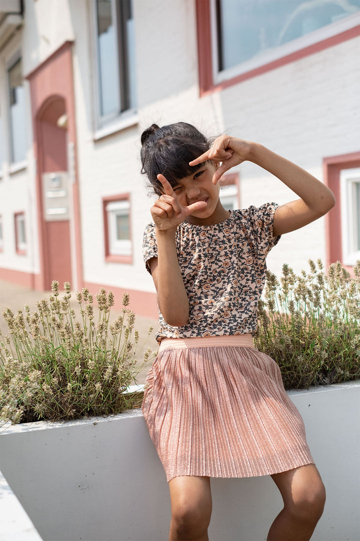 Kids rok Sara Flo girls plisse skirt with jersey lining Soft peach