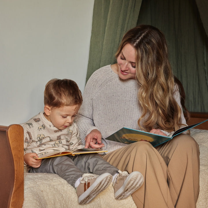 Trui loose fit Pebble - 01 Boys safari friends A