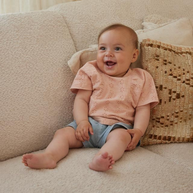 Kurze blaue Jeans - 01 Mädchen süß