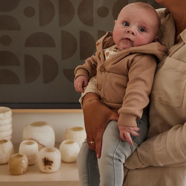 Weste mit Kapuze Braun - 01 Jungen Ozean Leben