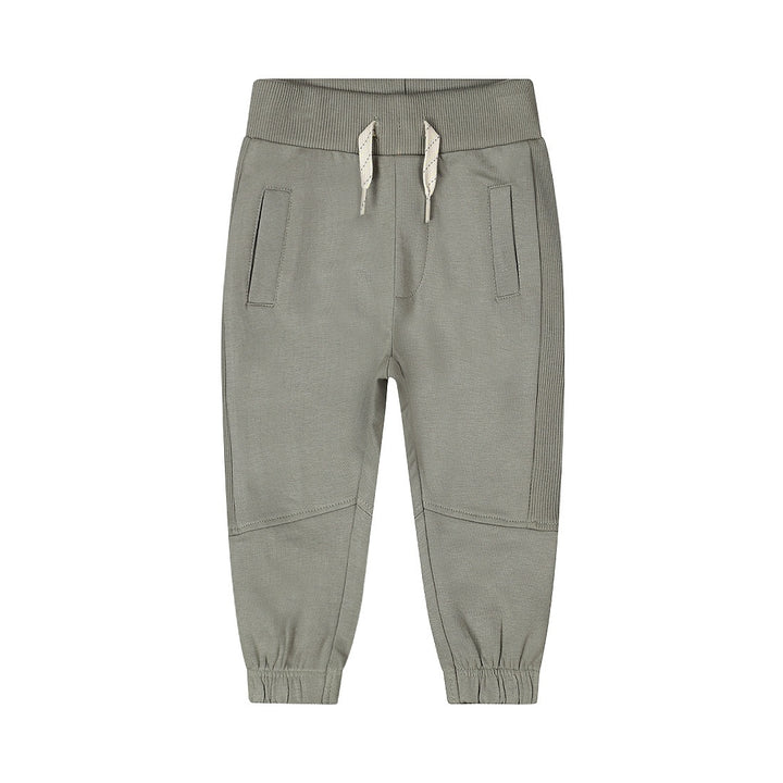 Jogginghose Dusty Green - 05 Jungen springen herum