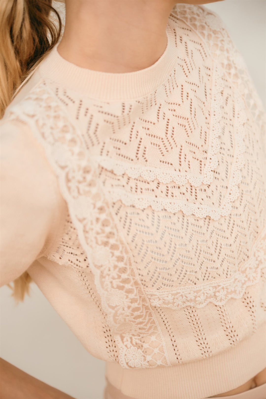 Pullover Kader gestrickte Häkel-Details Perlenweiß