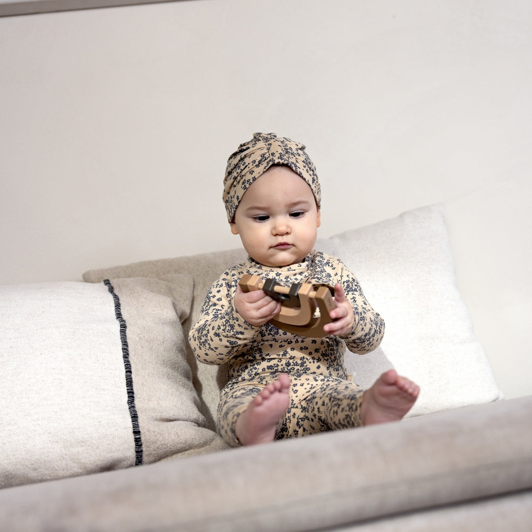 2 - Delig setje + mutsje Dark sand - love