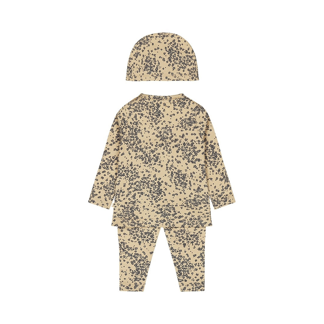 2 - Delig setje + mutsje Dark sand - love