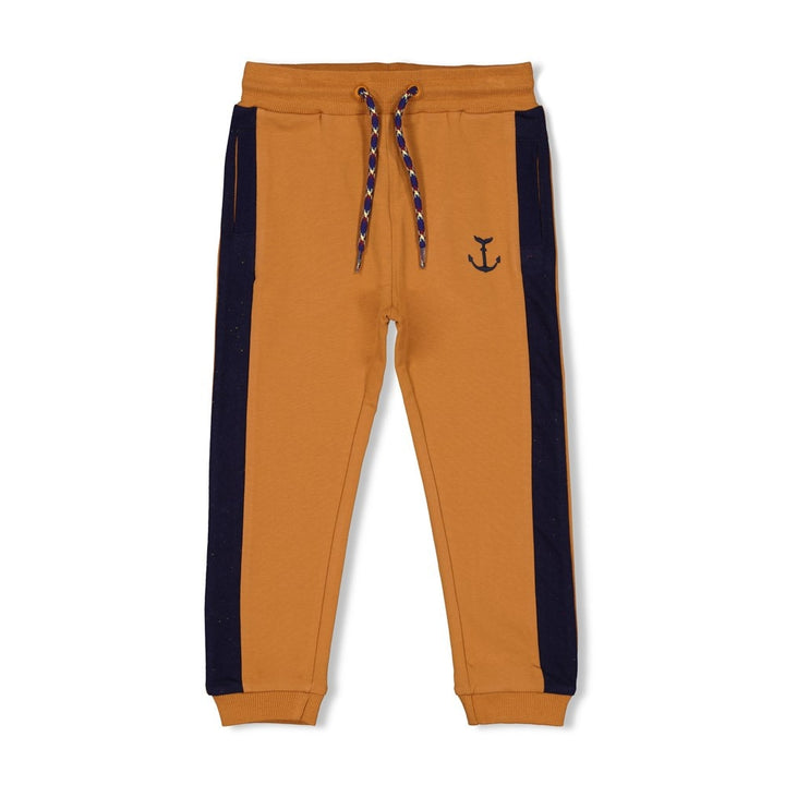 Broek Hazelnoot - Waves and Whales