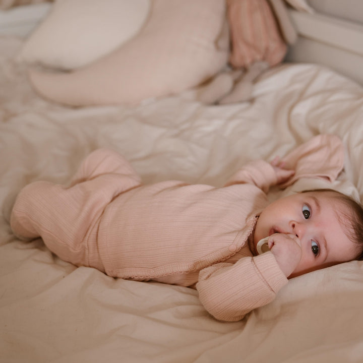 Setje + muts organic cotton Light dusty pink - GIRLS 2024