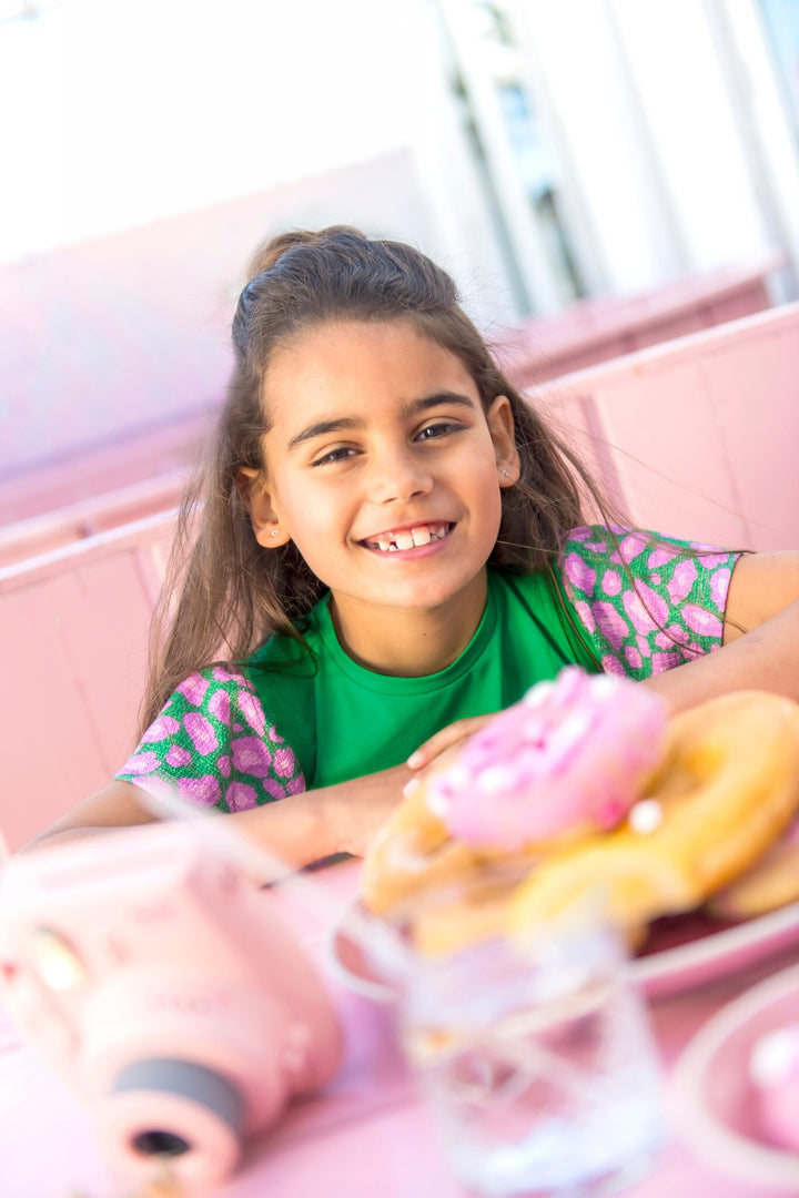 Kinder T-Shirt Thessa T-Shirt mit bedruckten Ärmeln Jelly Bean